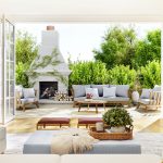 Eine immergrüne Hecke ist ein guter Windschutz für die Terrasse. Foto: © slavun /stock adobe