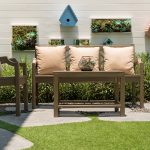 Eine gemütliche Sitzecke im Garten hat vor allem im Sommer Atmosphäre und Charme. Foto © fotolismthai stock adobe