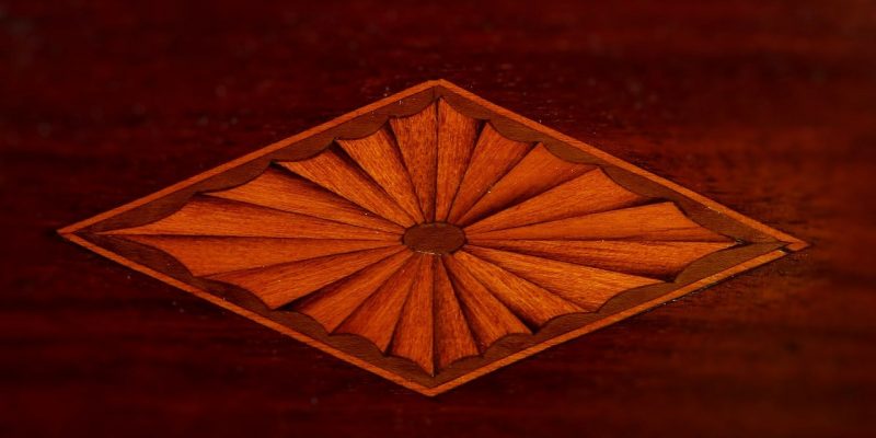 Vertäfeln von Decken und Wänden